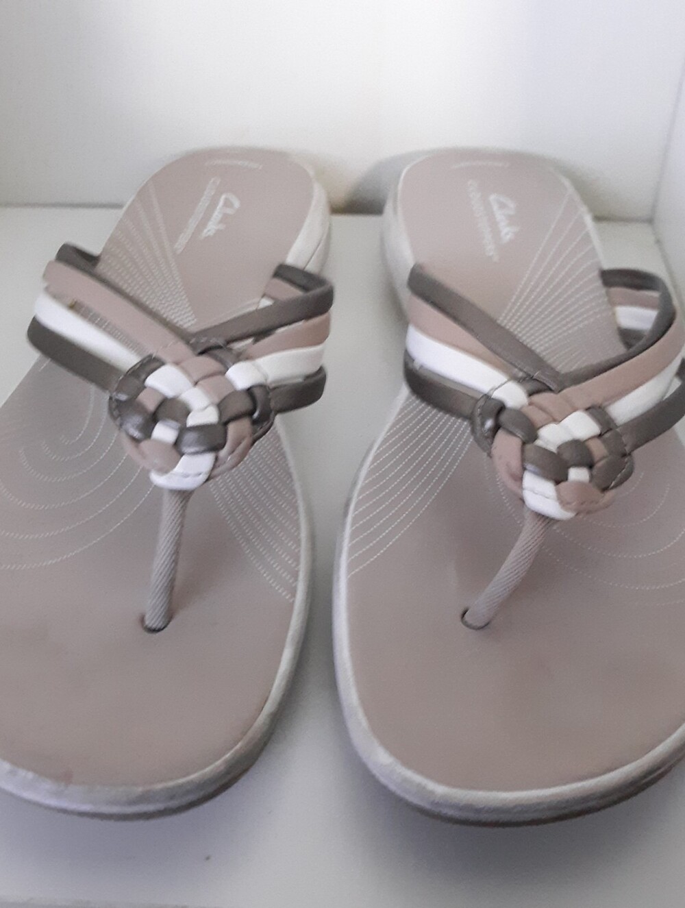Clarks Cloudsteppers Thong Sandals Taupe Pewter Woven Flip Flops Womens 10